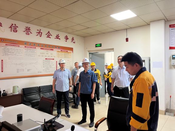 湖北煤投副總經(jīng)理、荊州煤炭港務(wù)有限公司董事長(zhǎng)周翔到株洲潔凈煤公司項(xiàng)目部開(kāi)展安全檢查暨項(xiàng)目運(yùn)營(yíng)交流座談會(huì)
